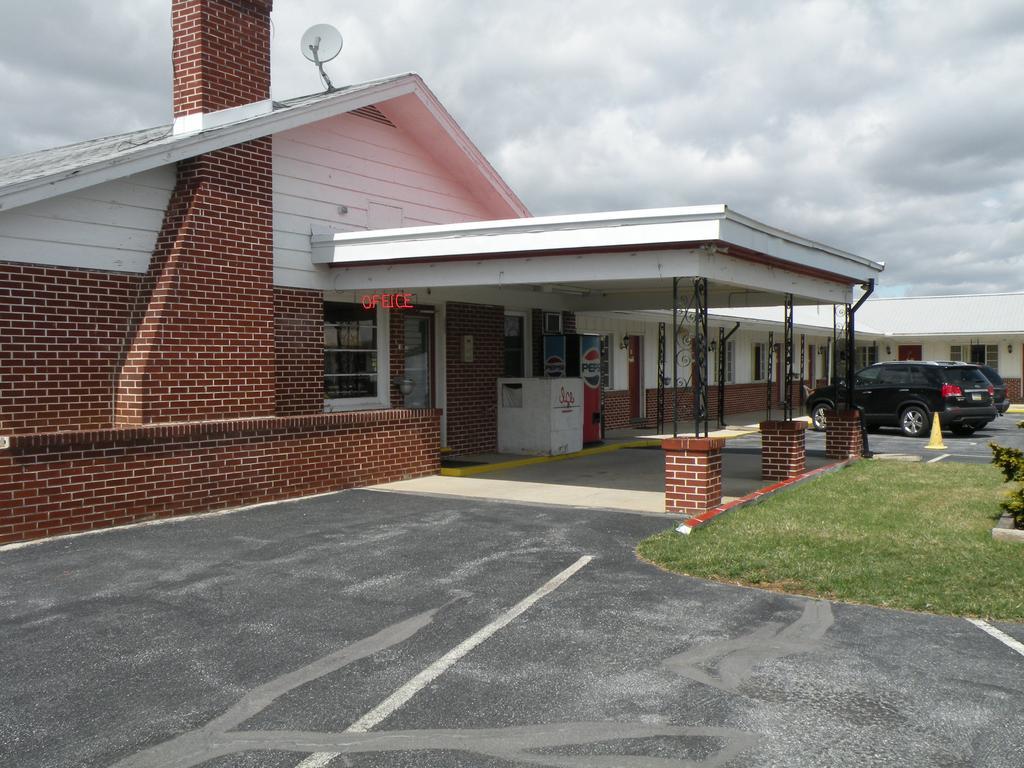 Scottish Inns Fayetteville Exterior photo