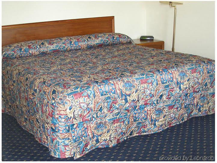 Scottish Inns Fayetteville Room photo