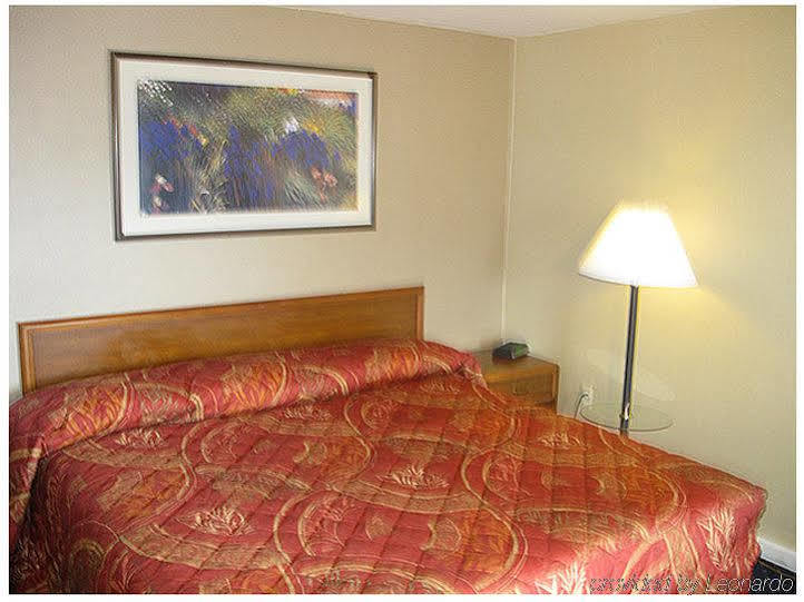 Scottish Inns Fayetteville Room photo